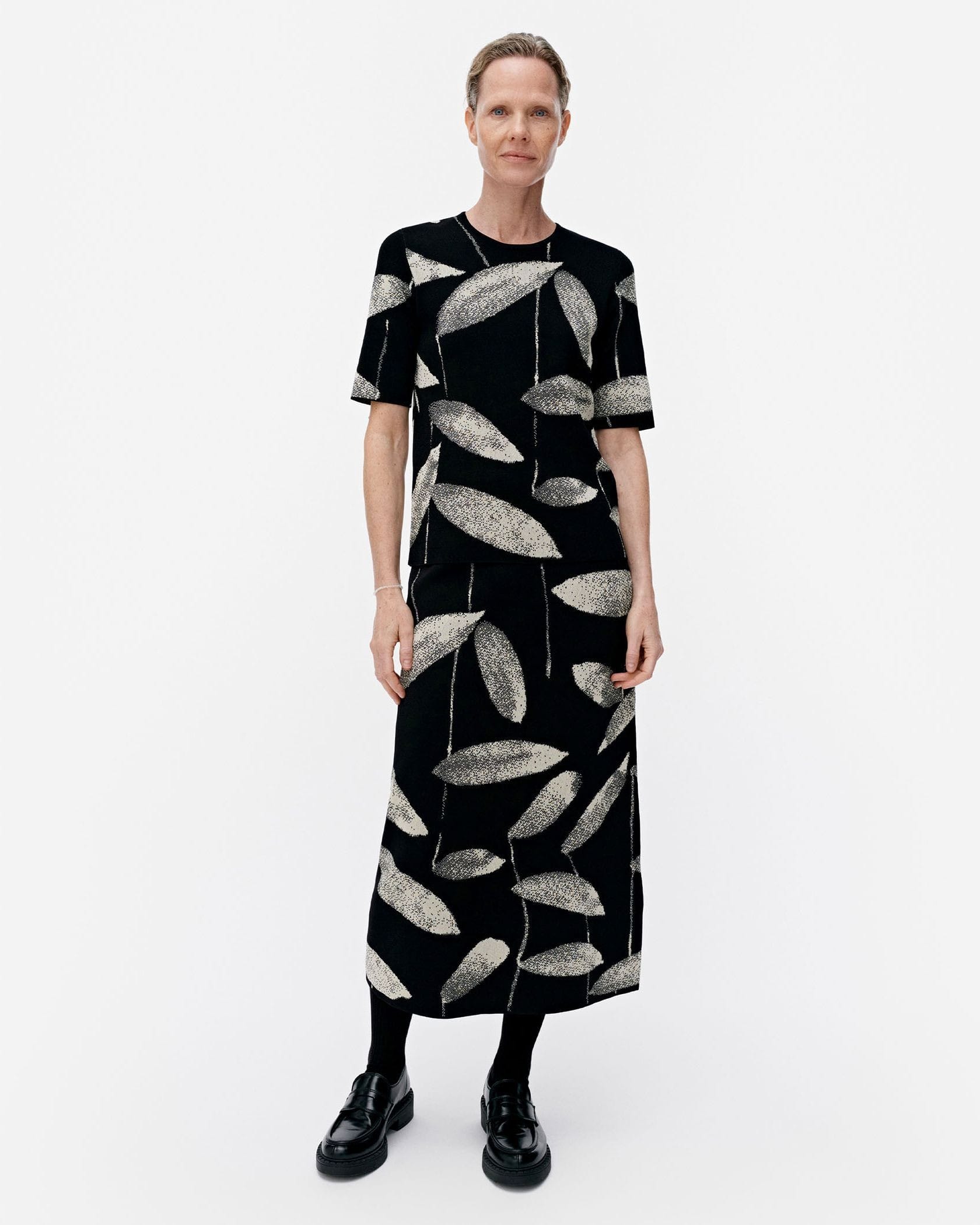 未使用 marimekko AURORA ISO NOPPA スカート 38 marimekko（マリメッコ）の「ISO NOPPA CO/EL / AURORA SKIRT