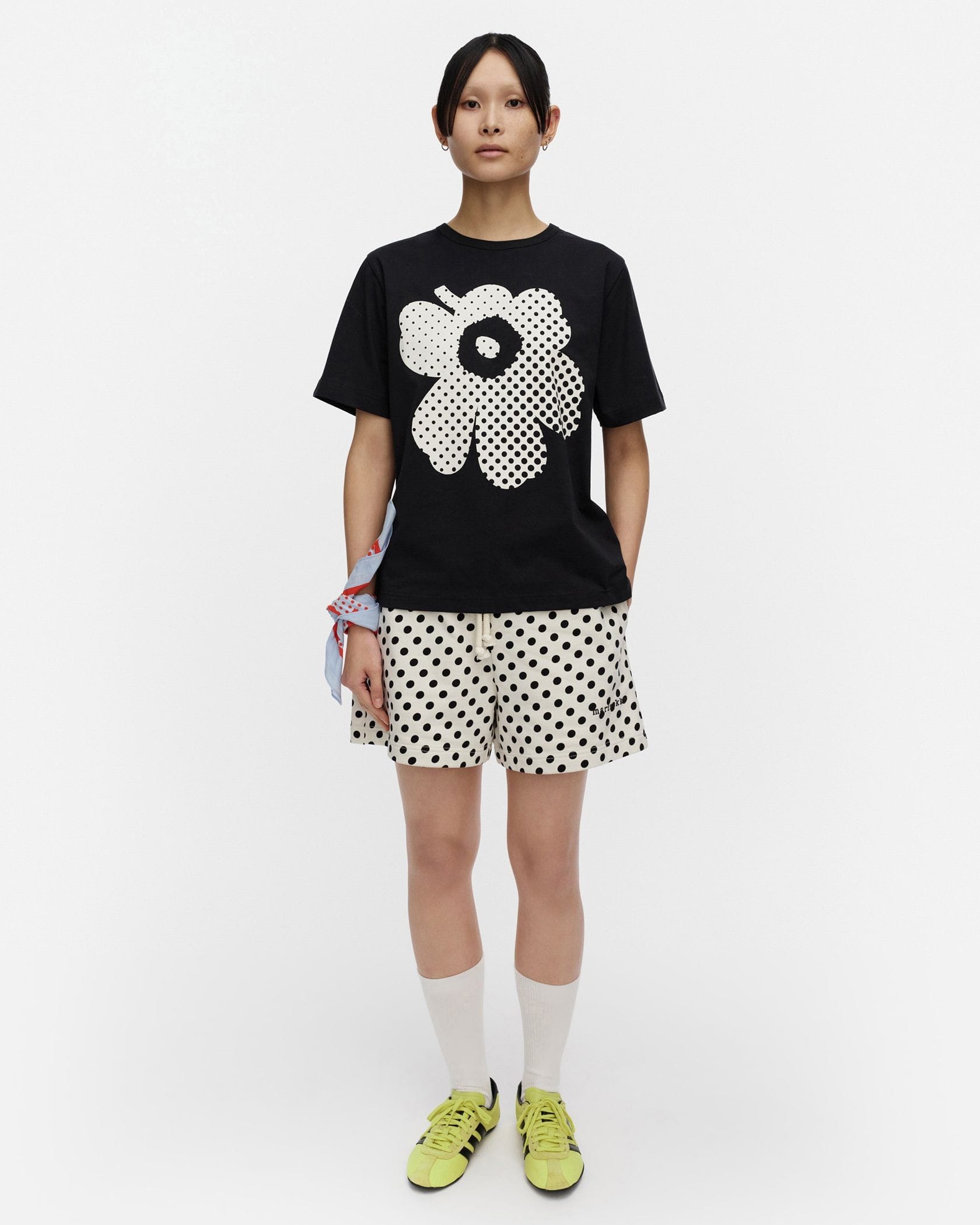 新品未使用 マリメッコ Erna Unikko Placement Tシャツ Erna Unikko Placement Tシャツ | Maija Isola | Marimekko