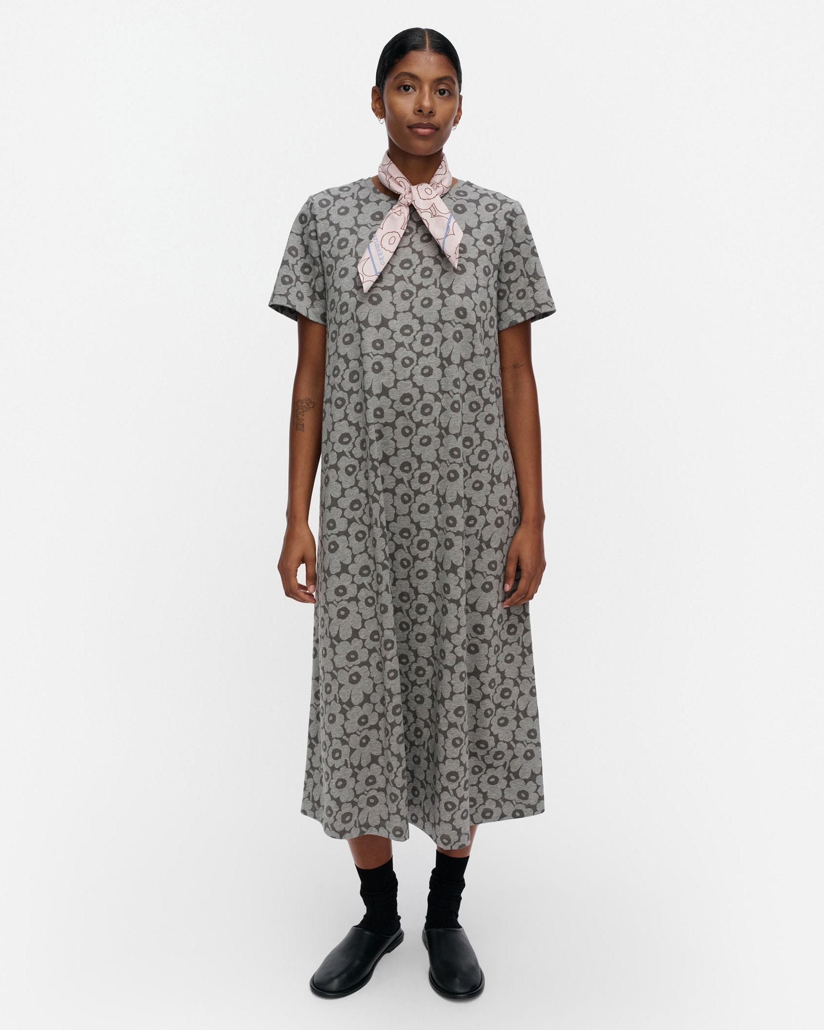 Pisteinen Unikko ワンピース | Maija Isola | Marimekko (マリメッコ