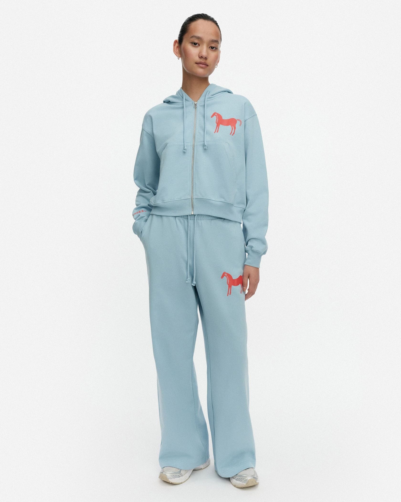Joggi Musta Tamma Placement フーディー | Maija Isola | Marimekko