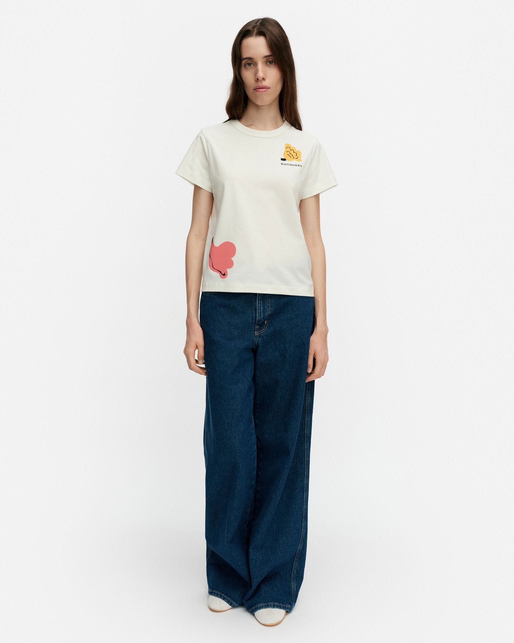 Tammone Kukasta Kukkaan Tシャツ | Erja Hirvi | Marimekko